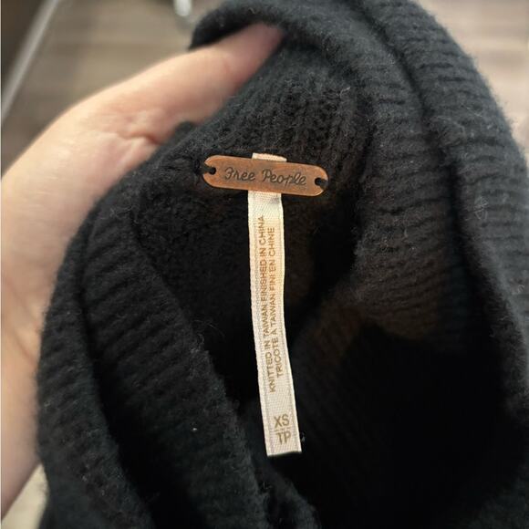 Free People Black Oversized Turtleneck Sweater Size XS - Picture 6 of 7